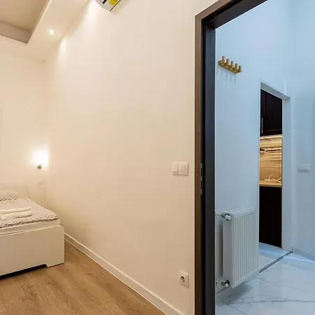 Апартаменты Modernized At Kiraly 51