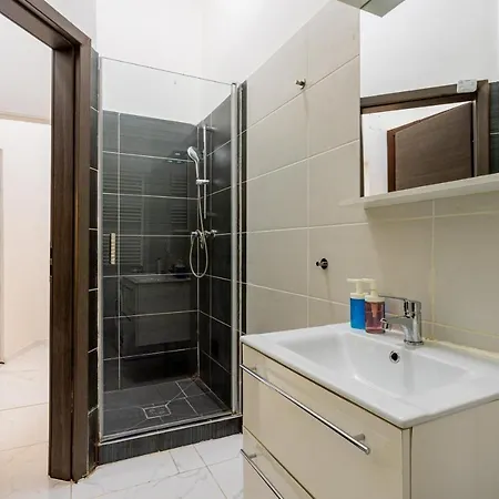 Apartament Modernized At Kiraly 51